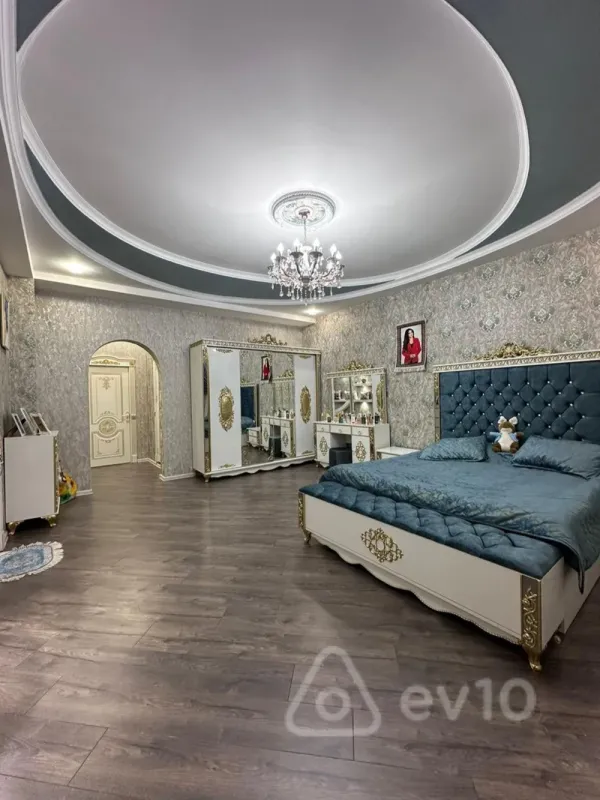 Satılır 7 otaqlı həyət evi 450 m²