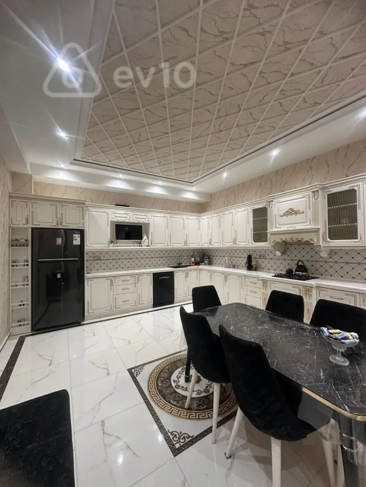 Satılır 7 otaqlı həyət evi 450 m²