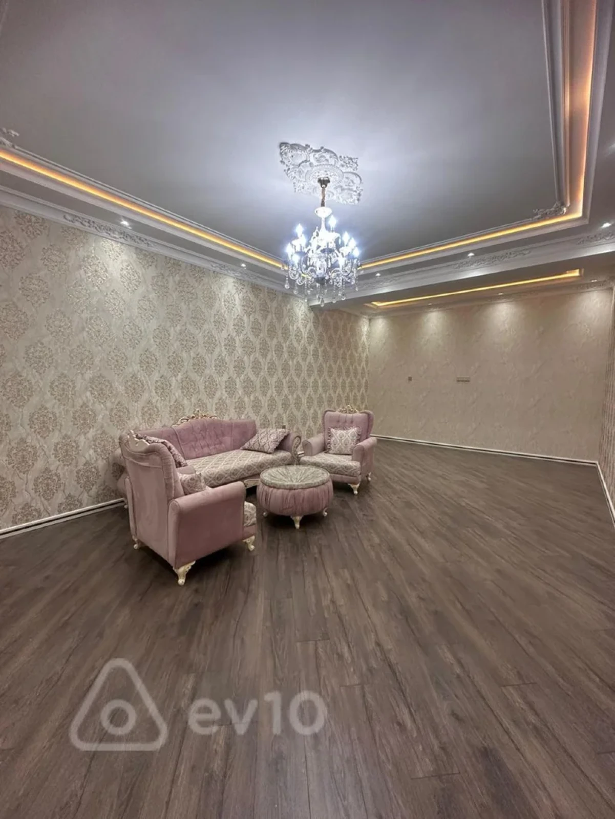 Satılır 7 otaqlı həyət evi 450 m²