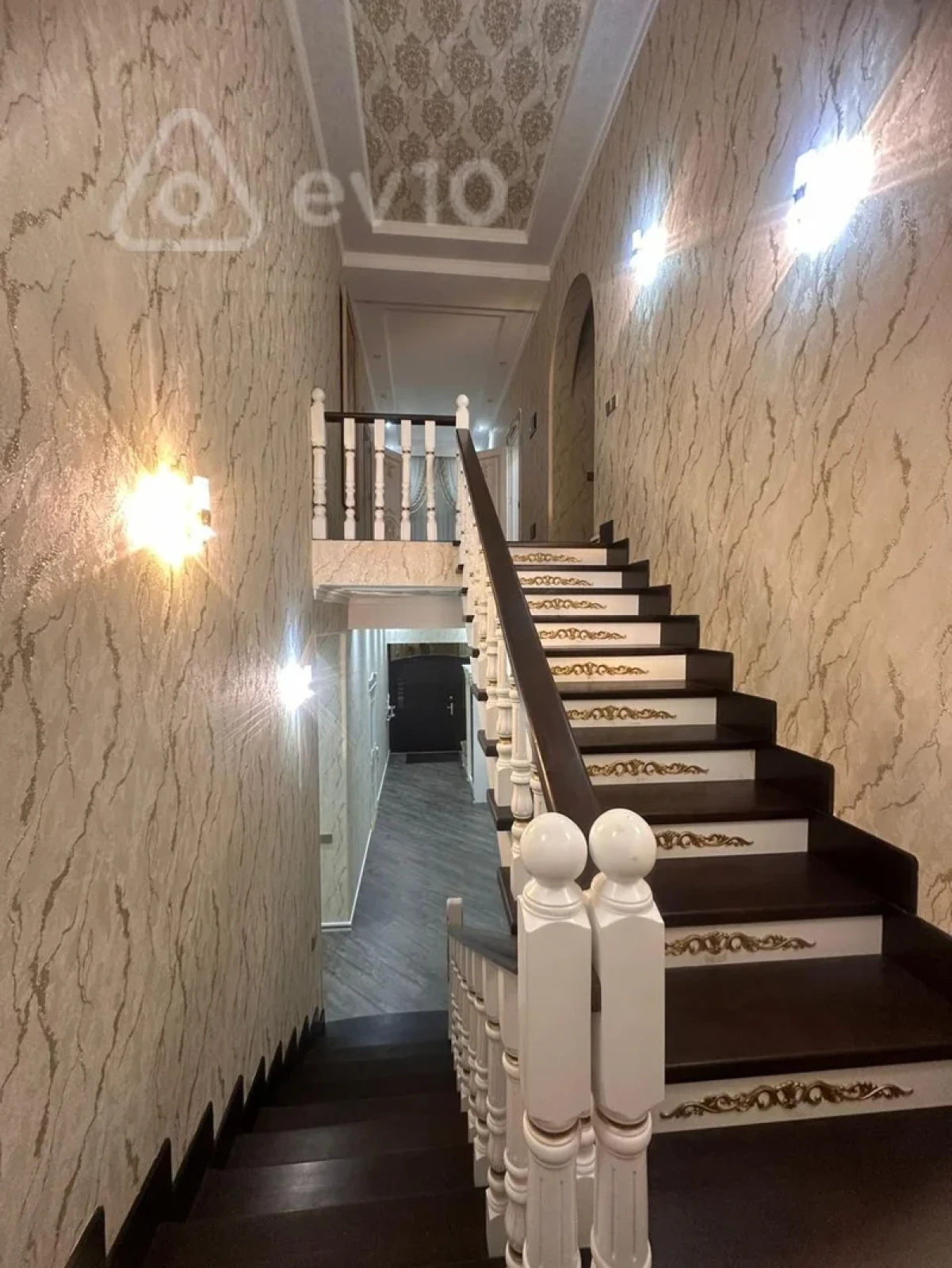 Satılır 7 otaqlı həyət evi 450 m²