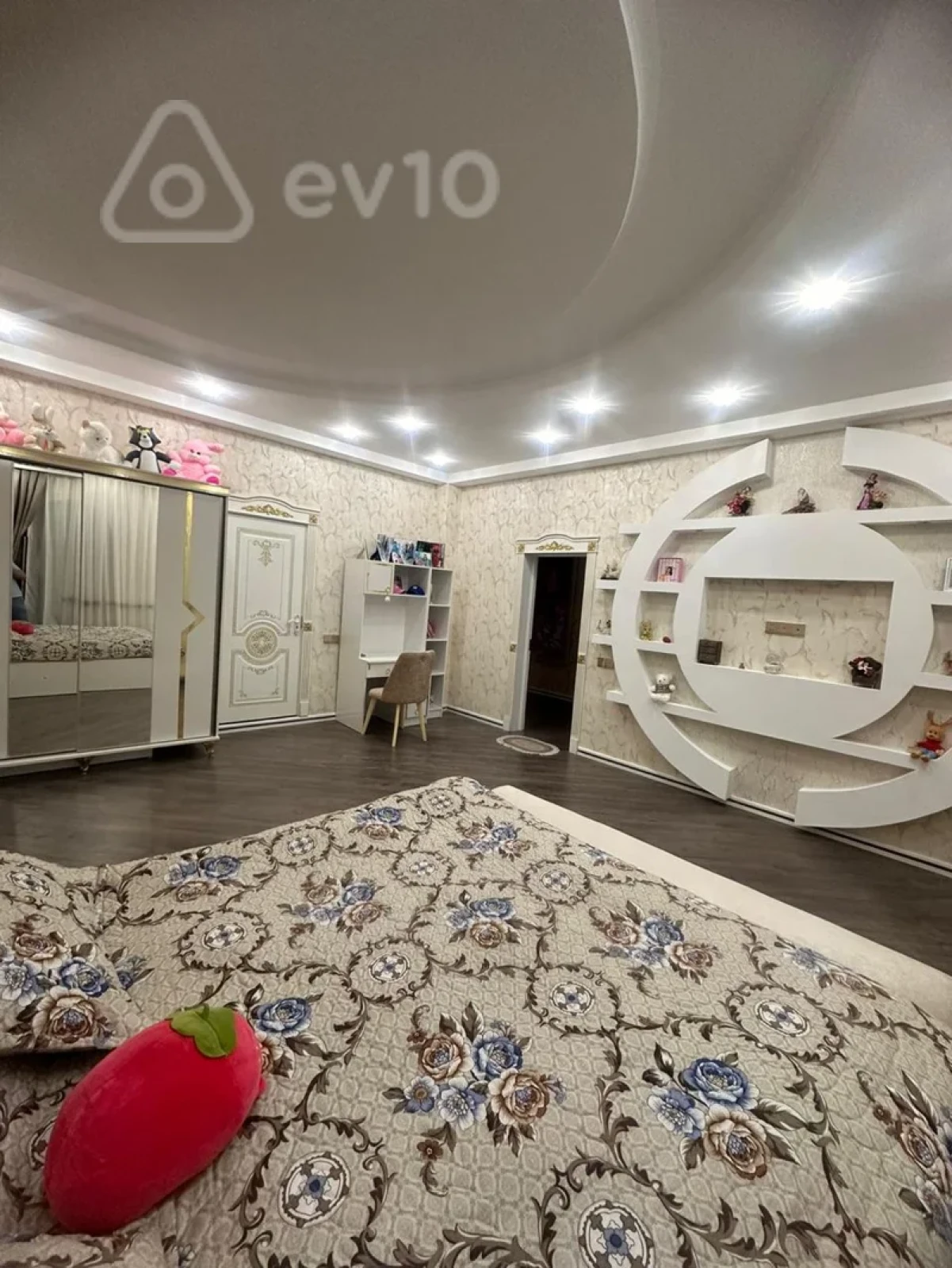 Satılır 7 otaqlı həyət evi 450 m²