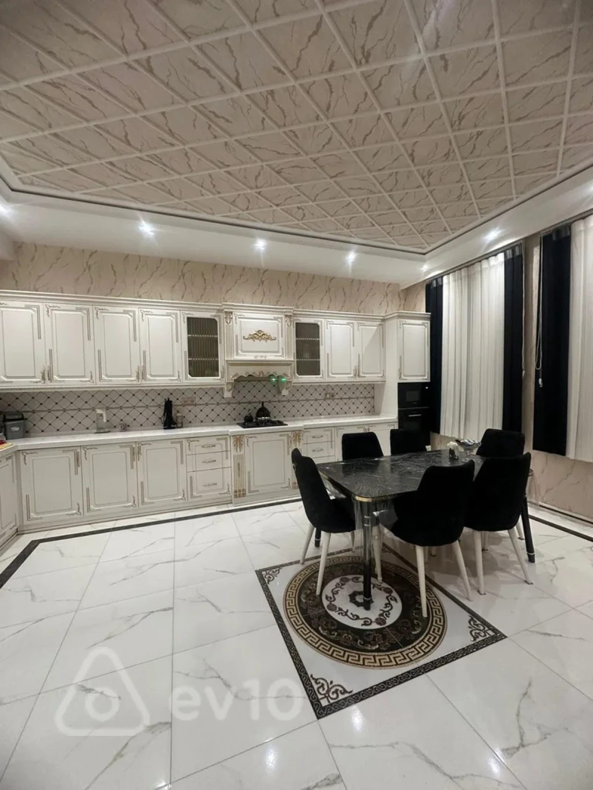 Satılır 7 otaqlı həyət evi 450 m²