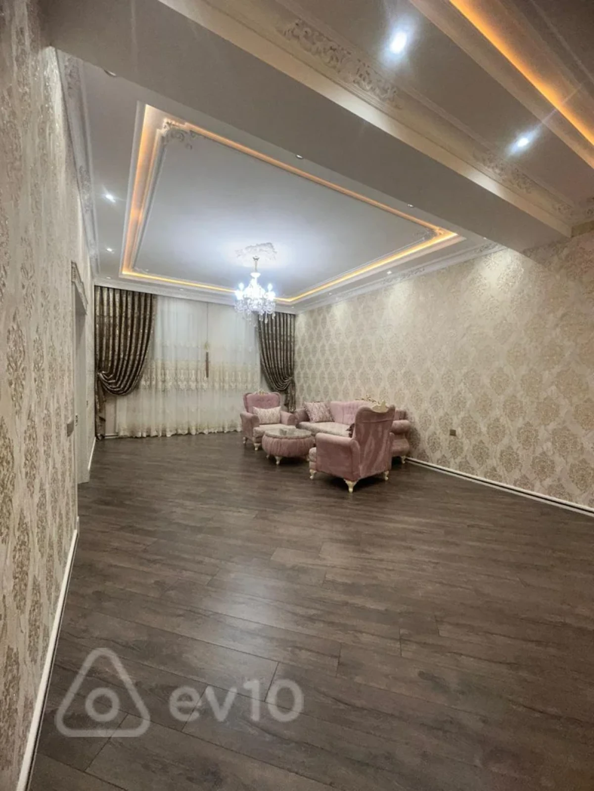 Satılır 7 otaqlı həyət evi 450 m²