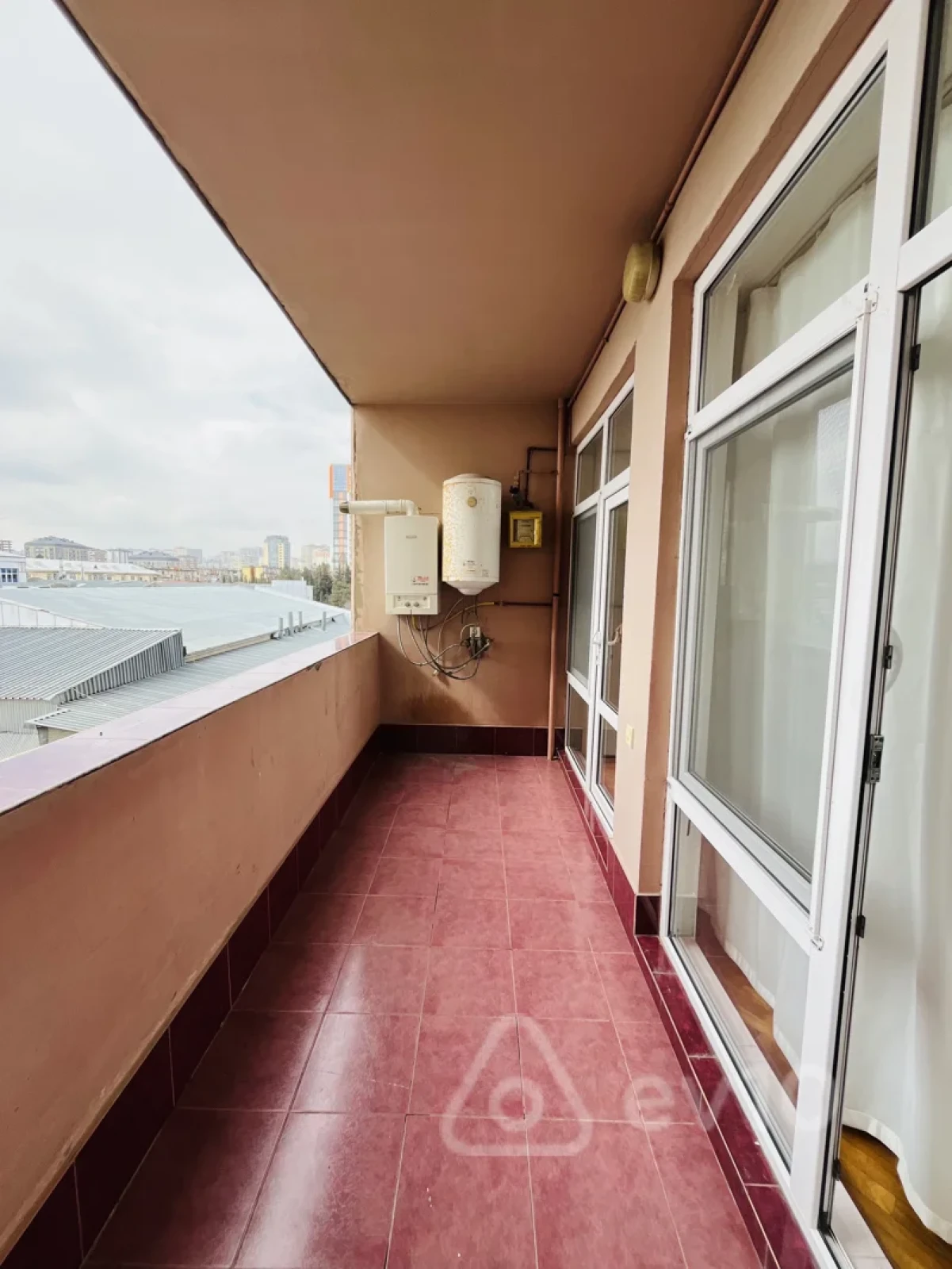 Kirayə verilir 3 otaqlı yeni tikili 120 m²
