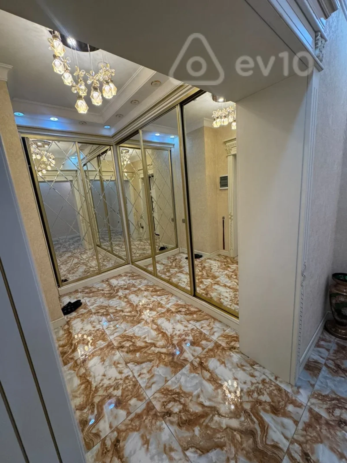 Kirayə verilir 3 otaqlı yeni tikili 150 m²