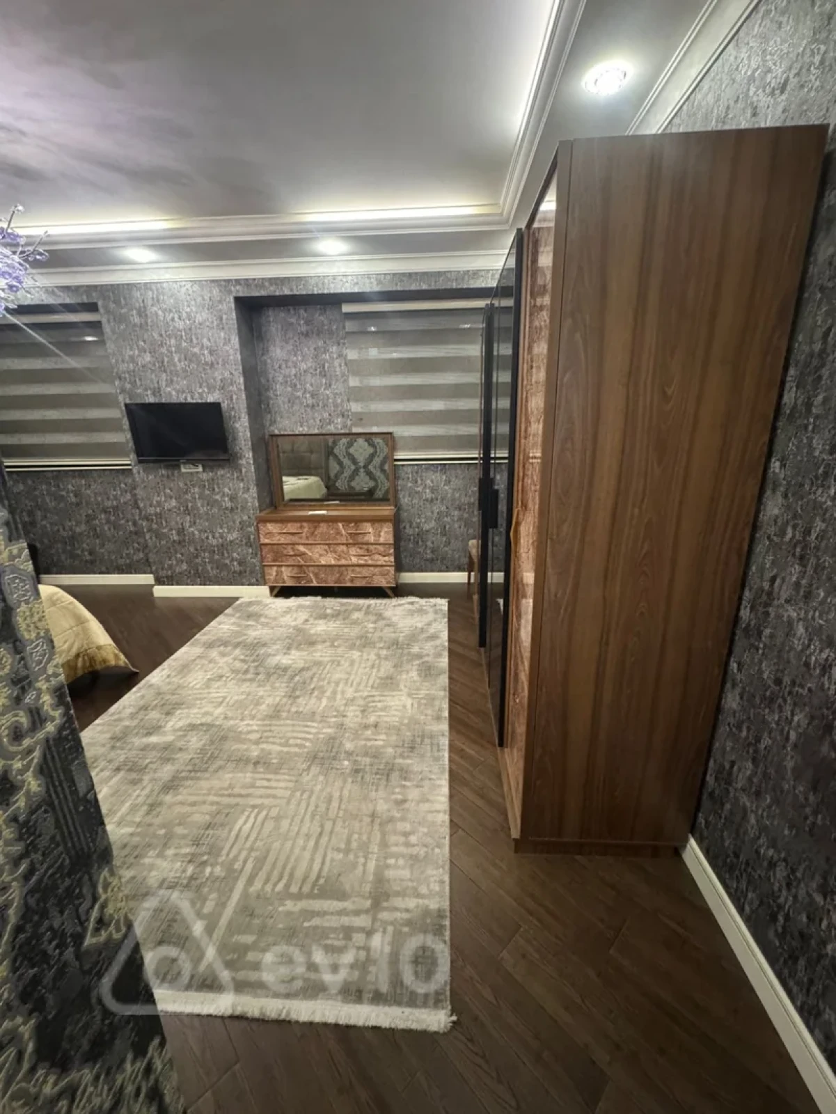 Kirayə verilir 3 otaqlı yeni tikili 150 m²