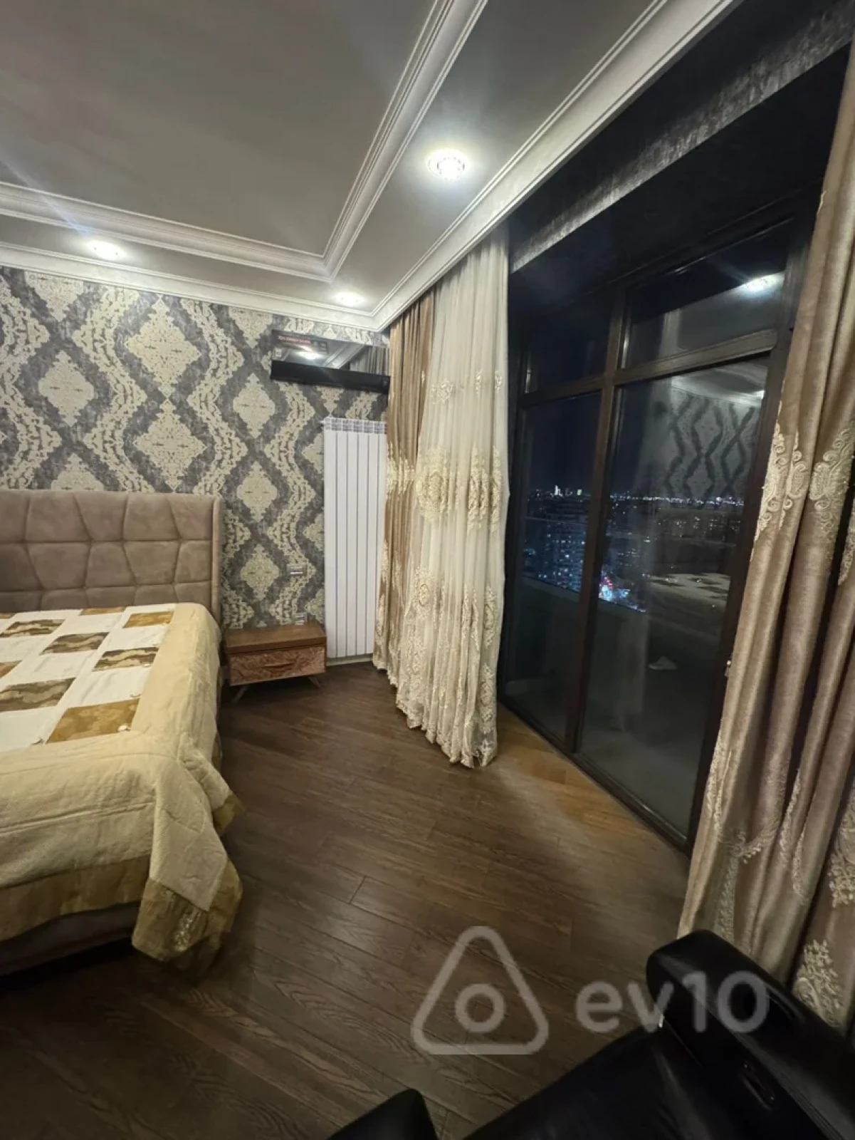 Kirayə verilir 3 otaqlı yeni tikili 150 m²