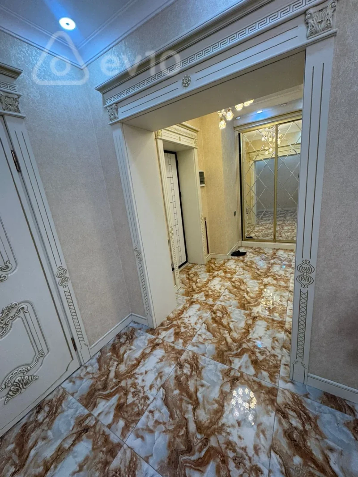 Kirayə verilir 3 otaqlı yeni tikili 150 m²