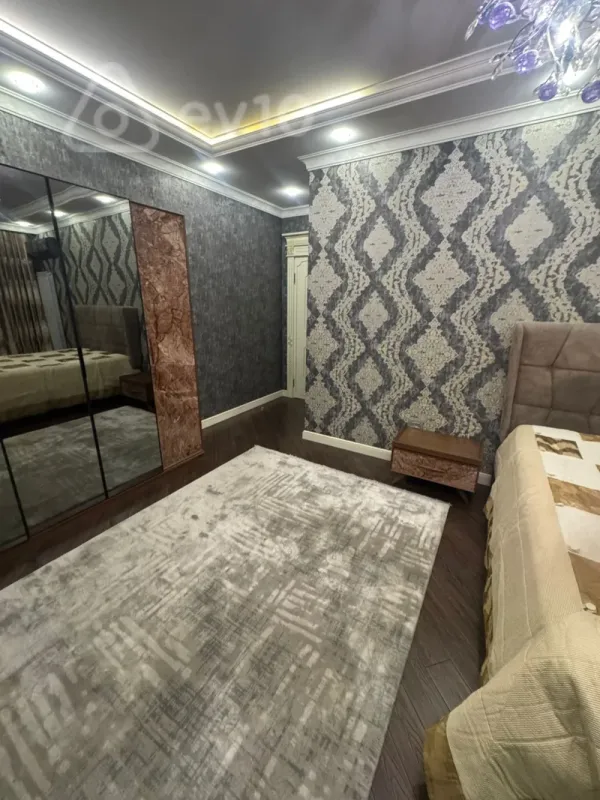 Kirayə verilir 3 otaqlı yeni tikili 150 m²