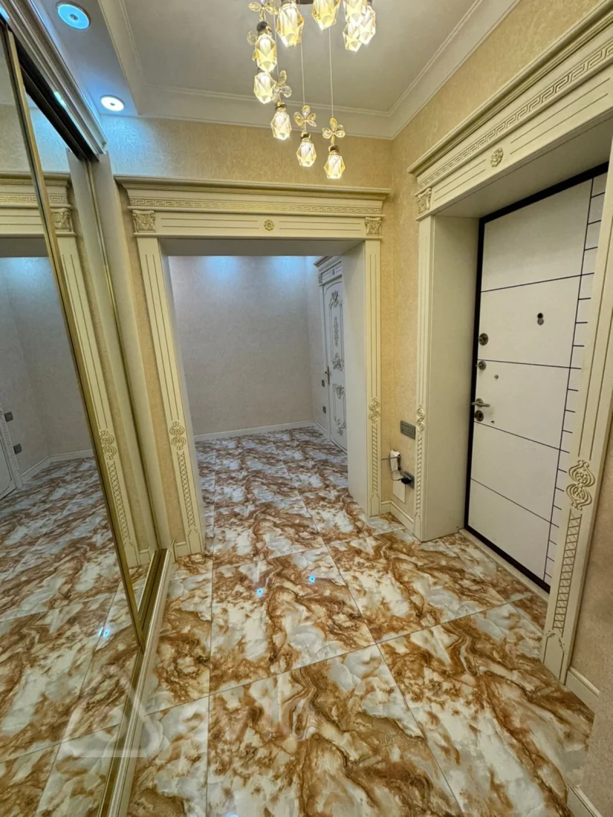 Kirayə verilir 3 otaqlı yeni tikili 150 m²