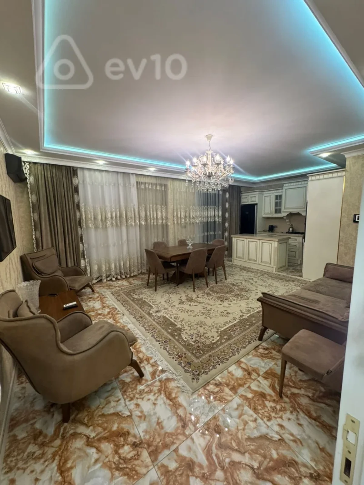 Kirayə verilir 3 otaqlı yeni tikili 150 m²