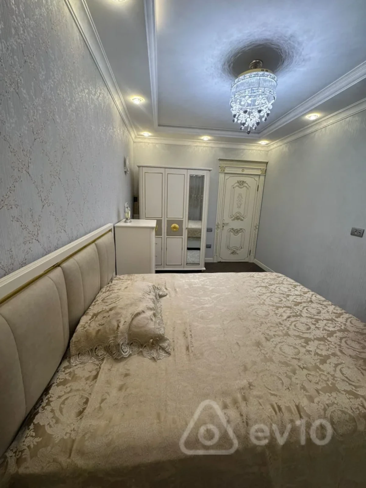 Kirayə verilir 3 otaqlı yeni tikili 150 m²