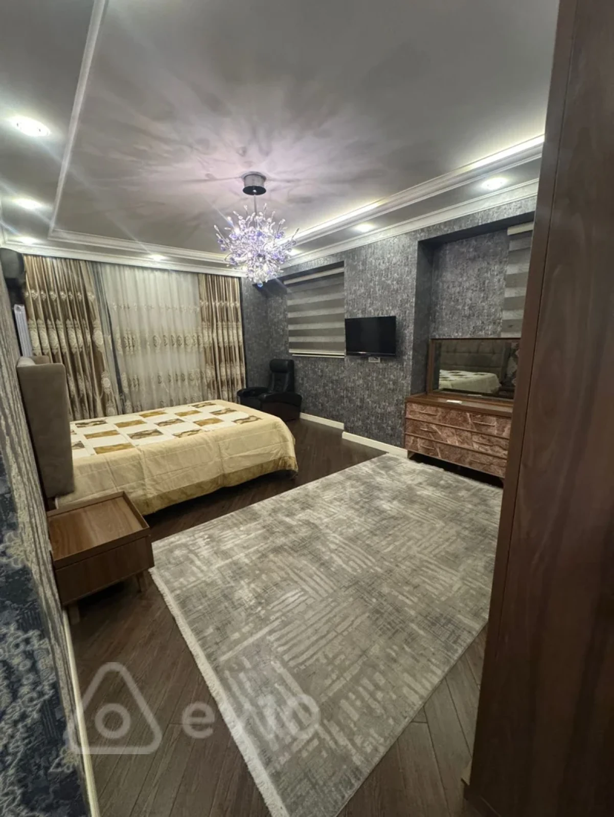 Kirayə verilir 3 otaqlı yeni tikili 150 m²