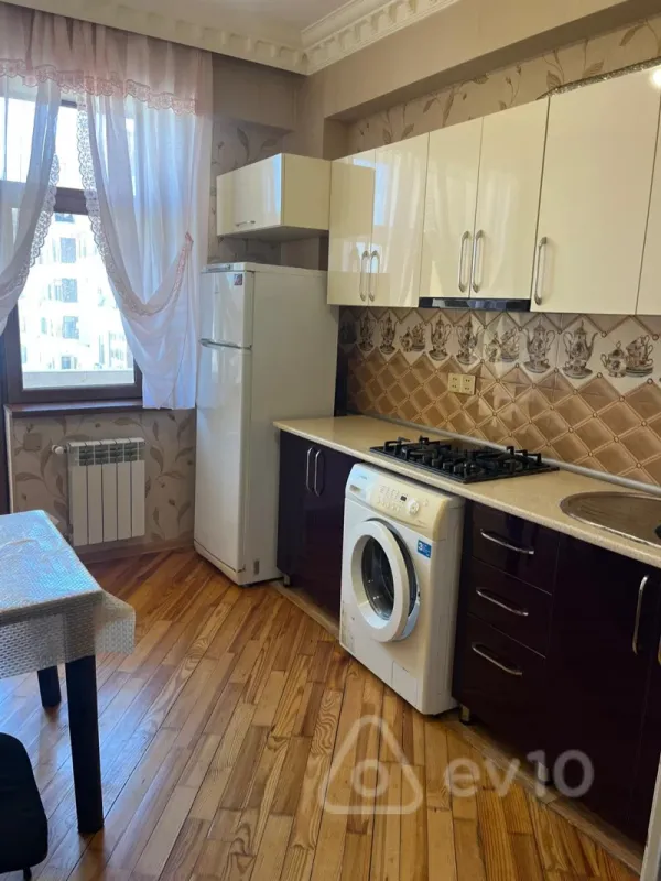 Kirayə verilir 2 otaqlı yeni tikili 70 m²