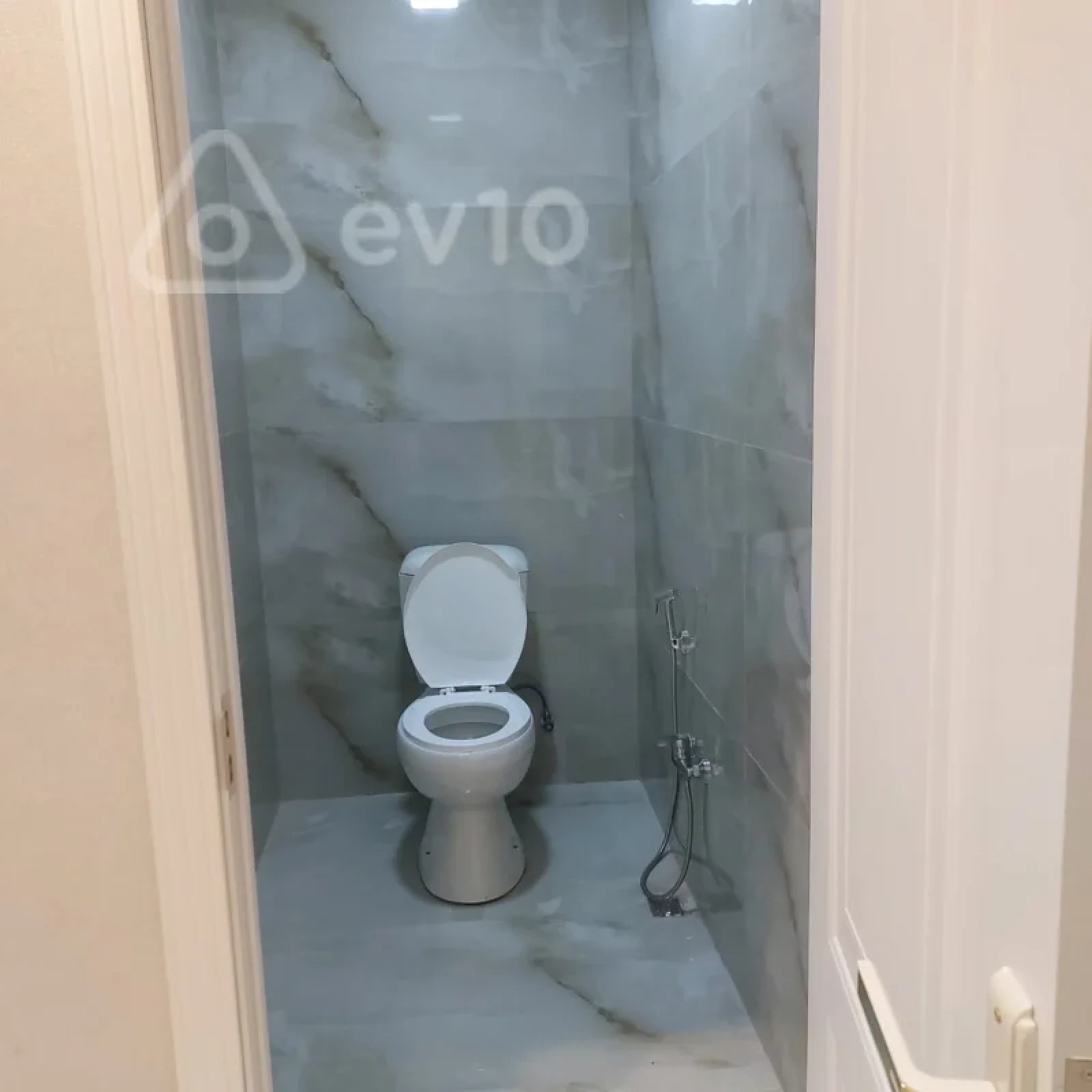 Kirayə verilir 3 otaqlı yeni tikili 130 m²
