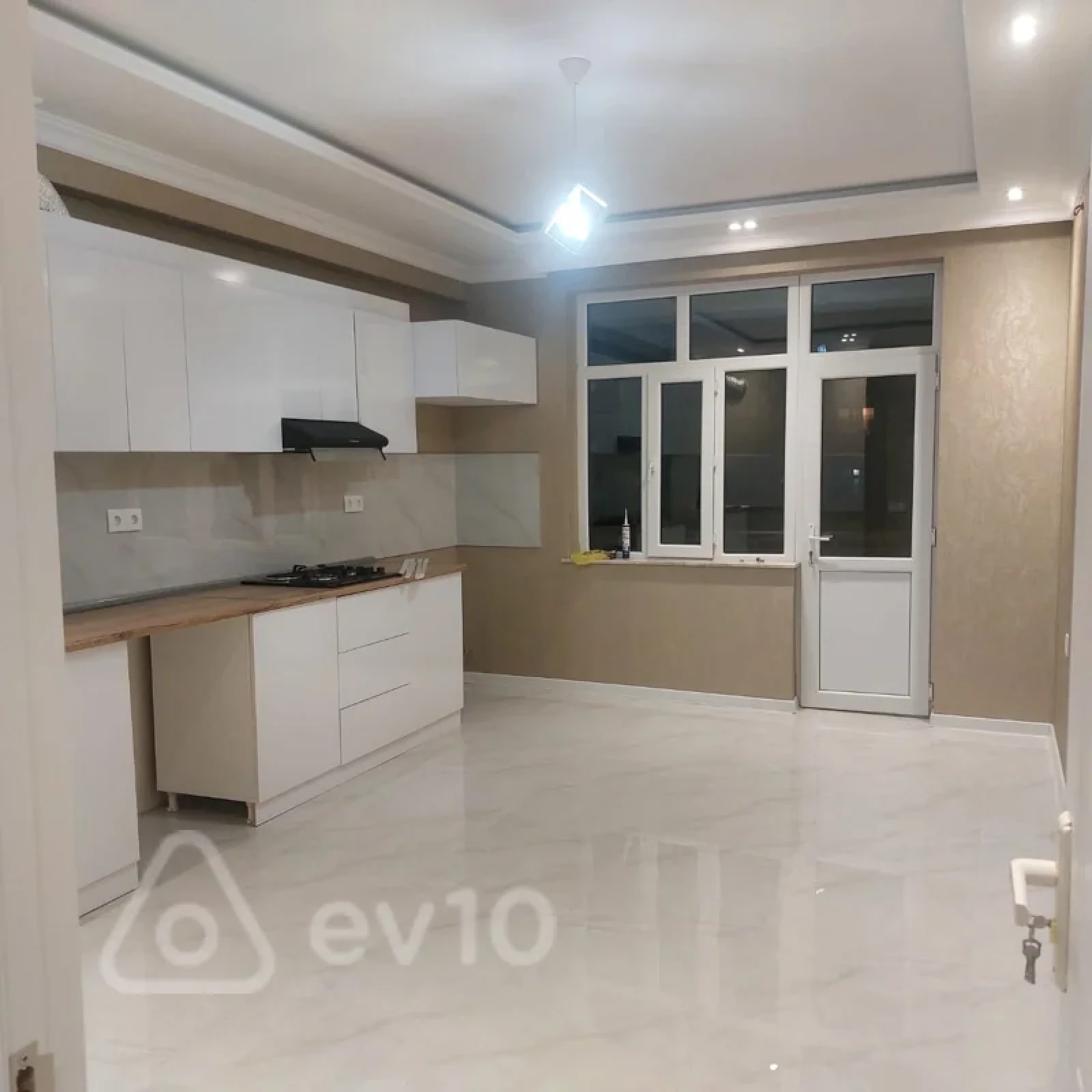 Kirayə verilir 3 otaqlı yeni tikili 130 m²