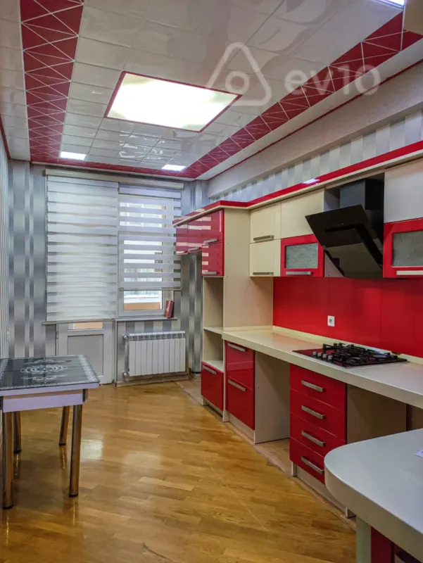 Kirayə verilir 3 otaqlı yeni tikili 140 m²