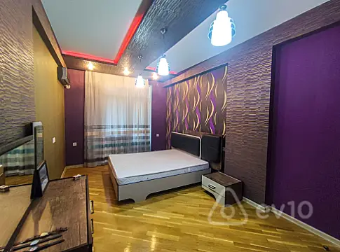 Kirayə verilir 3 otaqlı yeni tikili 140 m²