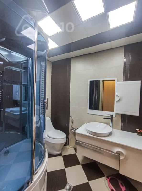 Kirayə verilir 3 otaqlı yeni tikili 140 m²