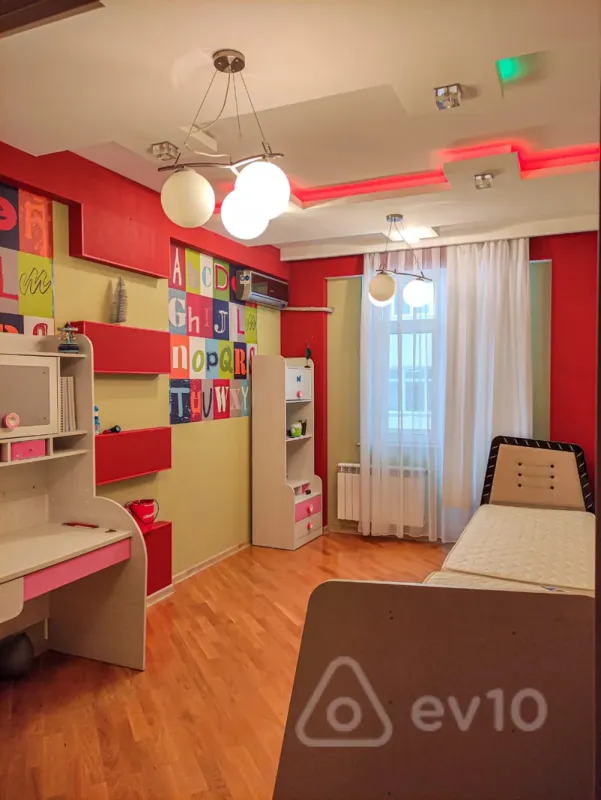 Kirayə verilir 3 otaqlı yeni tikili 140 m²