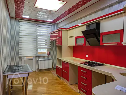 Kirayə verilir 3 otaqlı yeni tikili 140 m²