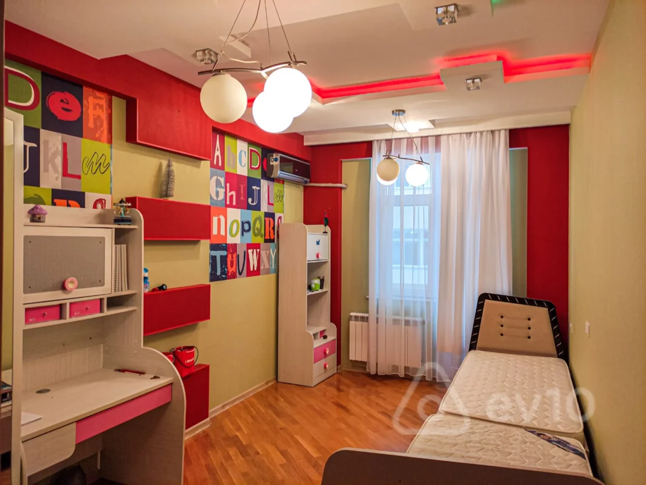 Kirayə verilir 3 otaqlı yeni tikili 140 m²