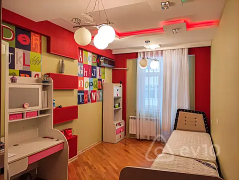 Kirayə verilir 3 otaqlı yeni tikili 140 m²