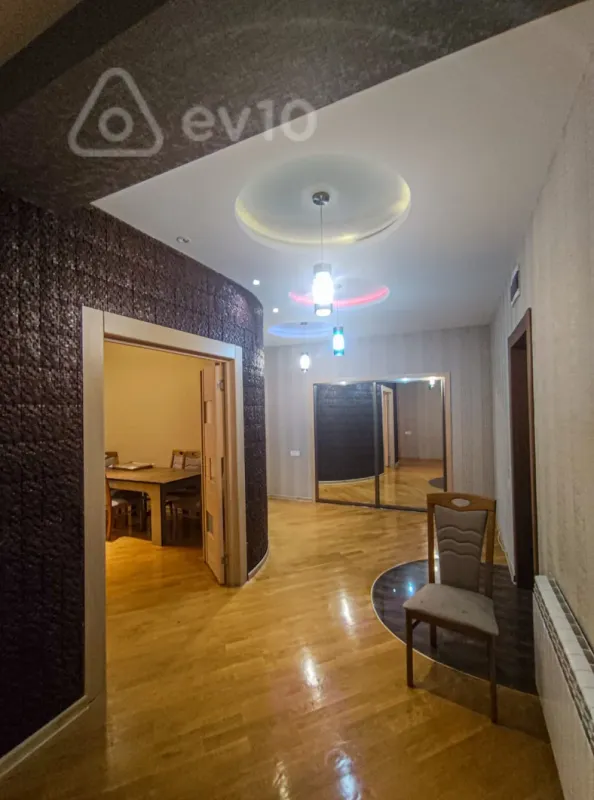 Kirayə verilir 3 otaqlı yeni tikili 140 m²