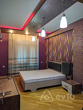 Kirayə verilir 3 otaqlı yeni tikili 140 m²