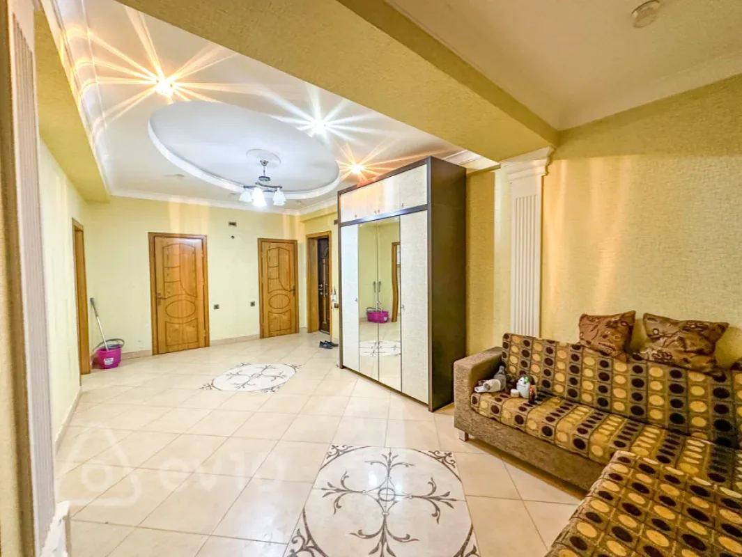 Kirayə verilir 3 otaqlı yeni tikili 135 m²