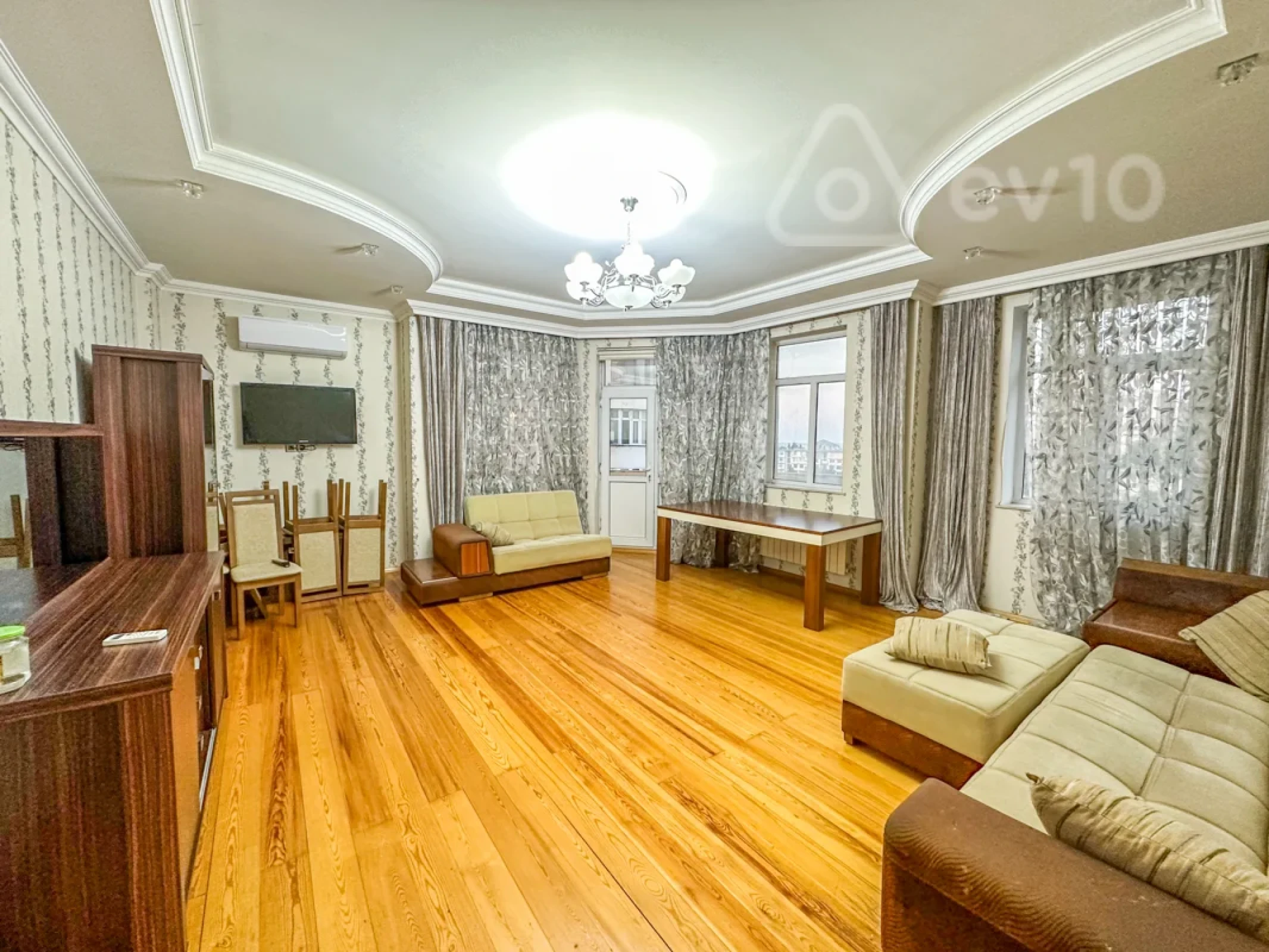 Kirayə verilir 3 otaqlı yeni tikili 135 m²