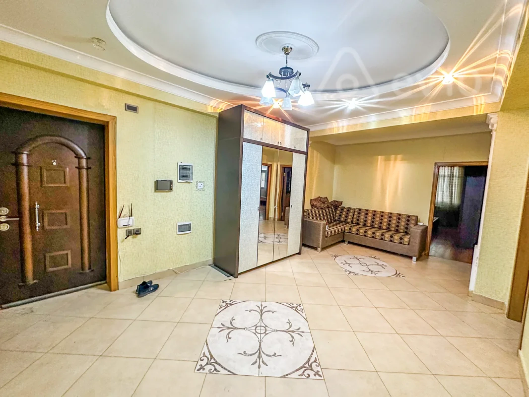 Kirayə verilir 3 otaqlı yeni tikili 135 m²