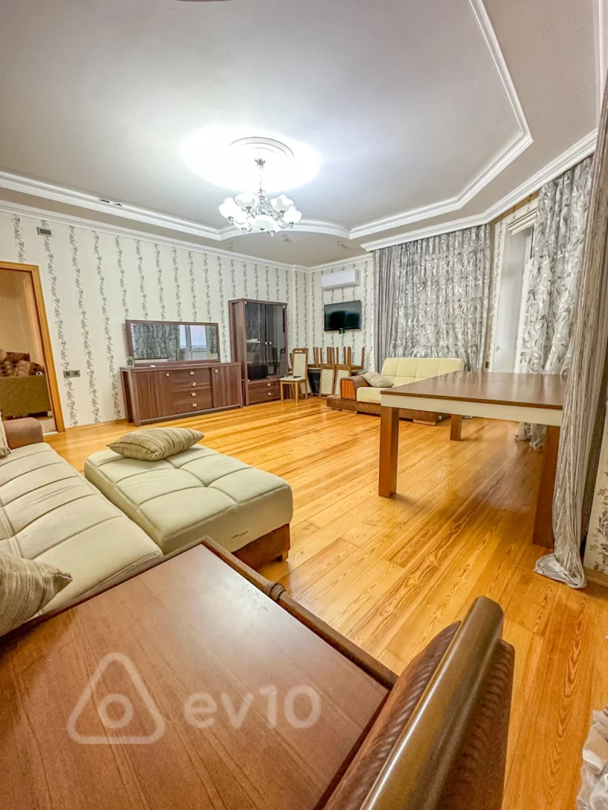 Kirayə verilir 3 otaqlı yeni tikili 135 m²