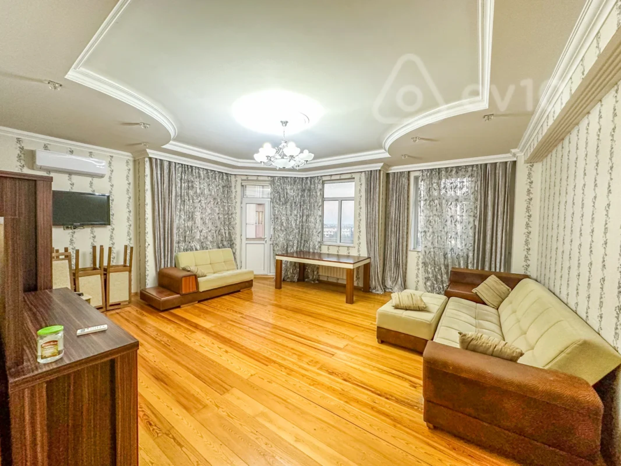 Kirayə verilir 3 otaqlı yeni tikili 135 m²