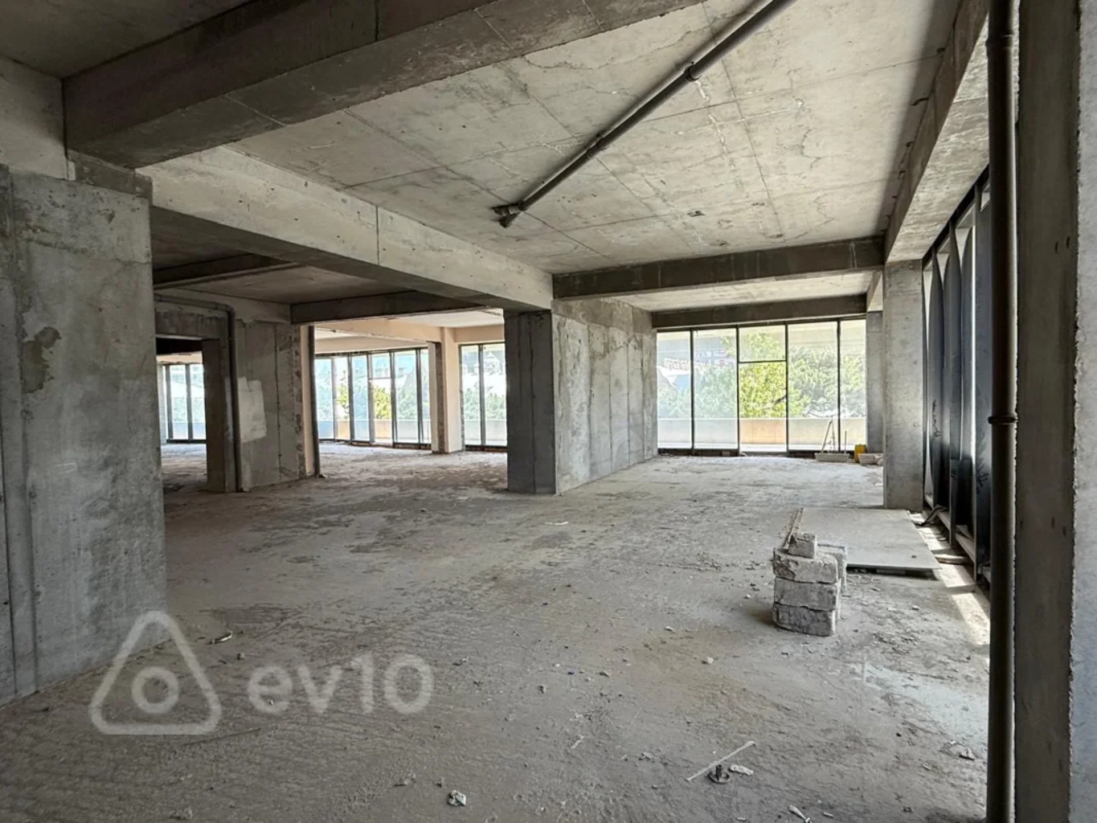 Satılır mənzil 615 m²