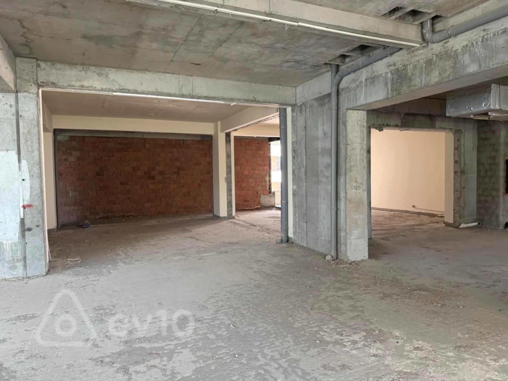 Satılır mənzil 615 m²