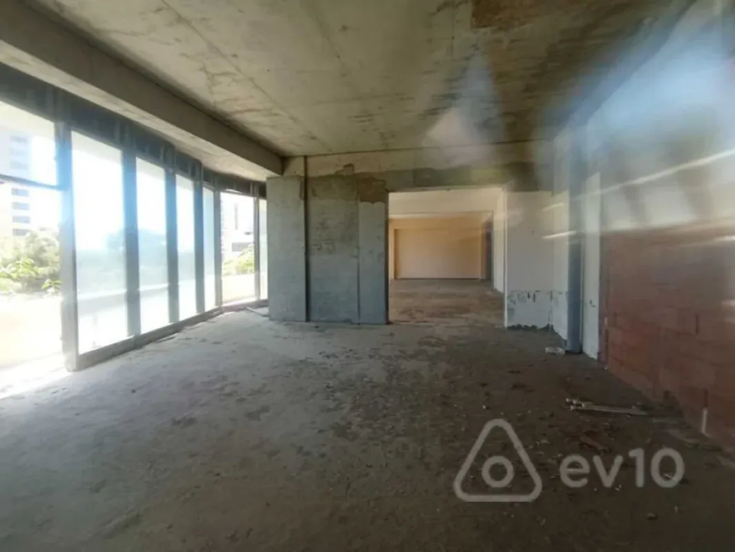 Satılır mənzil 615 m²