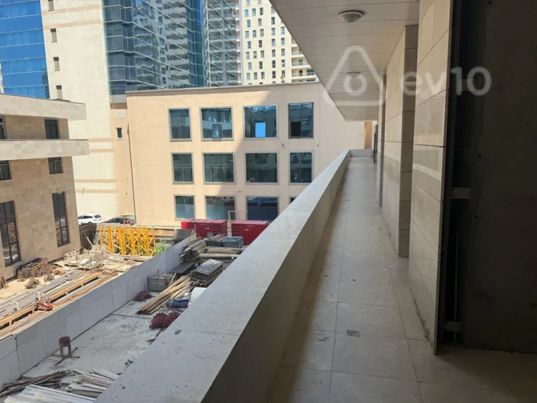 Satılır mənzil 615 m²