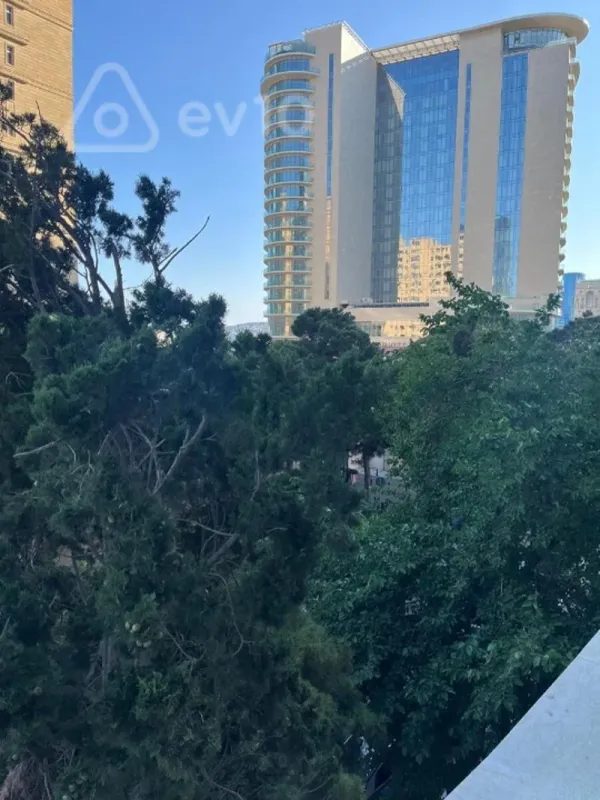 Satılır mənzil 615 m²