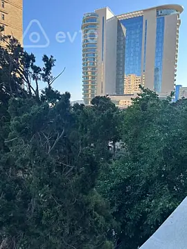 Satılır mənzil 615 m²