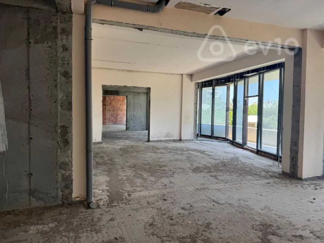 Satılır mənzil 615 m²