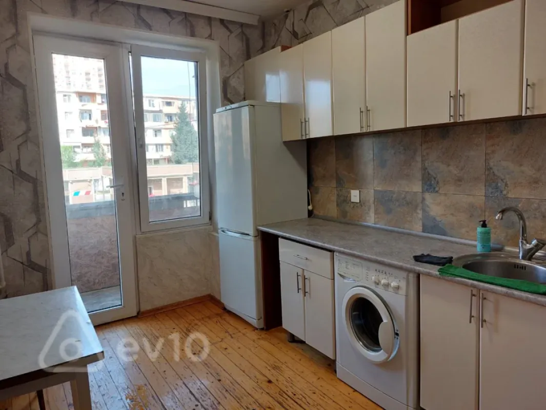 Kirayə verilir 2 otaqlı köhnə tikili 55 m²
