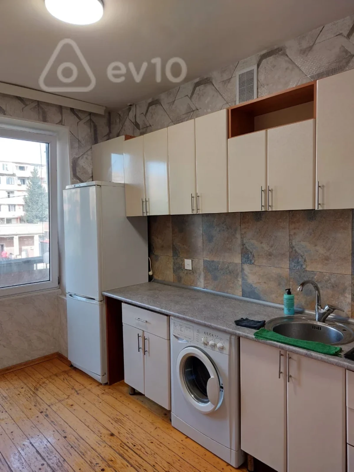 Kirayə verilir 2 otaqlı köhnə tikili 55 m²