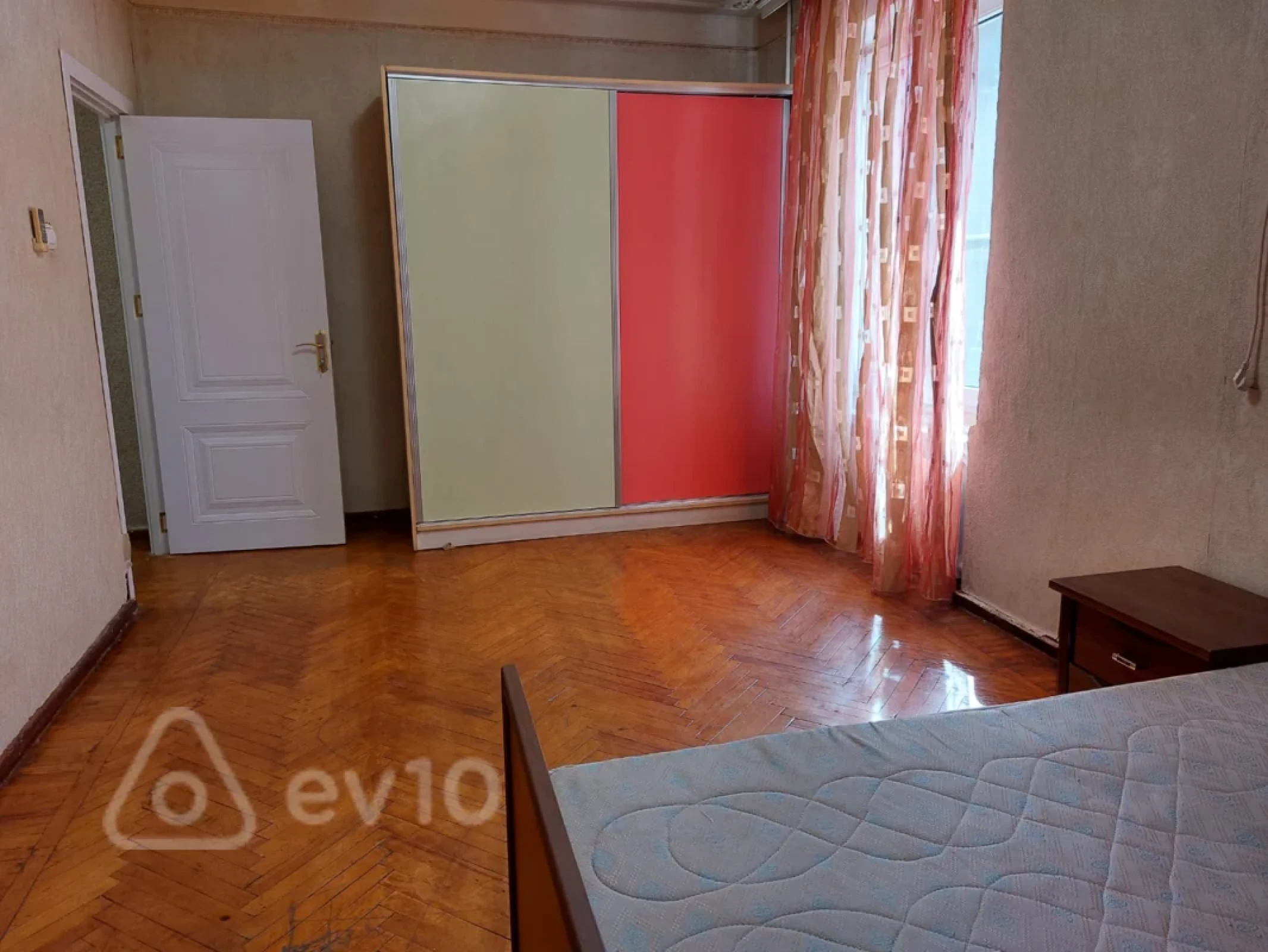 Kirayə verilir 2 otaqlı köhnə tikili 55 m²