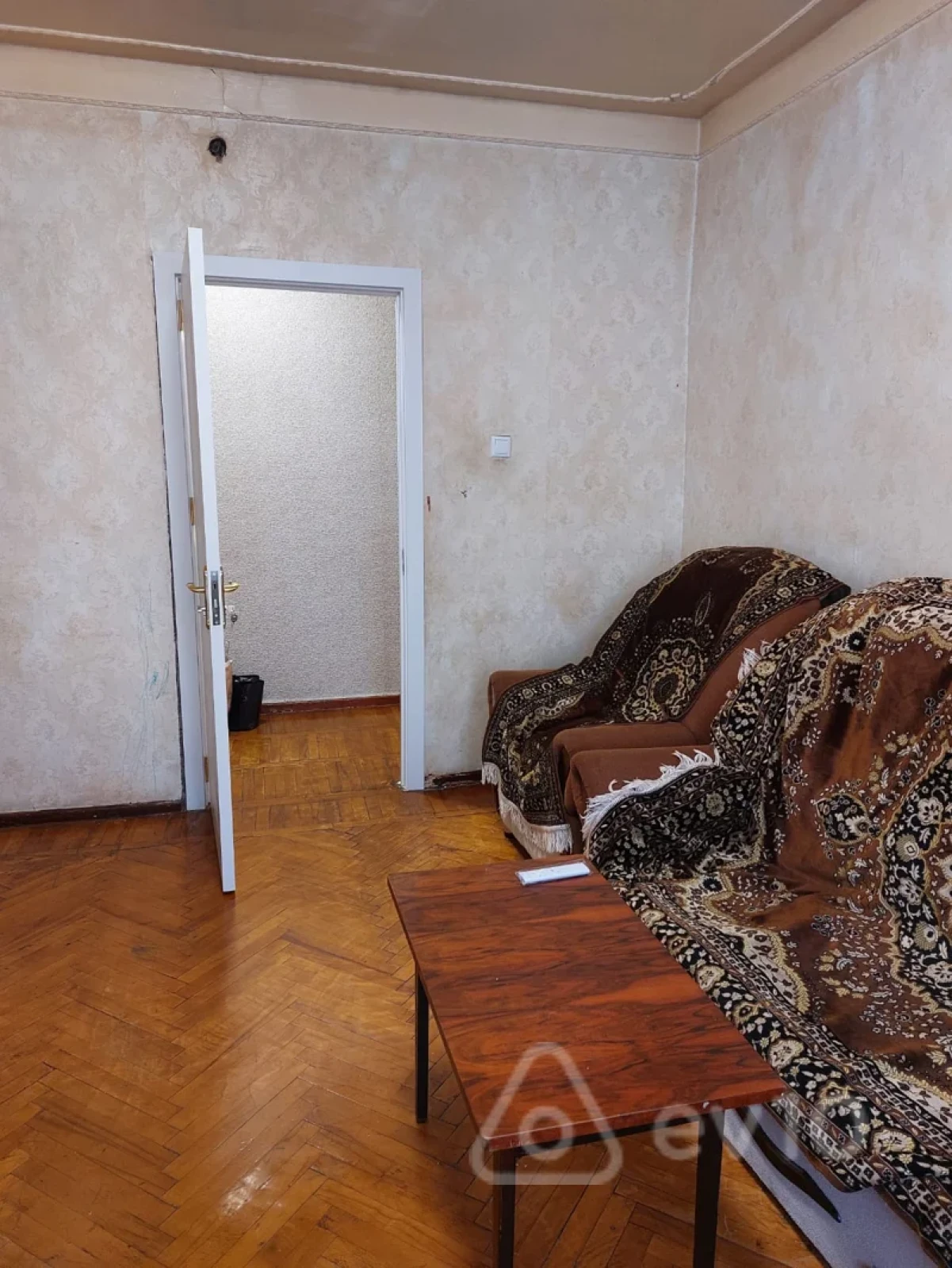 Kirayə verilir 2 otaqlı köhnə tikili 55 m²