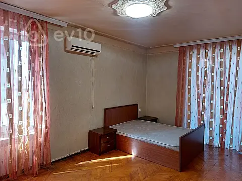Kirayə verilir 2 otaqlı köhnə tikili 55 m²