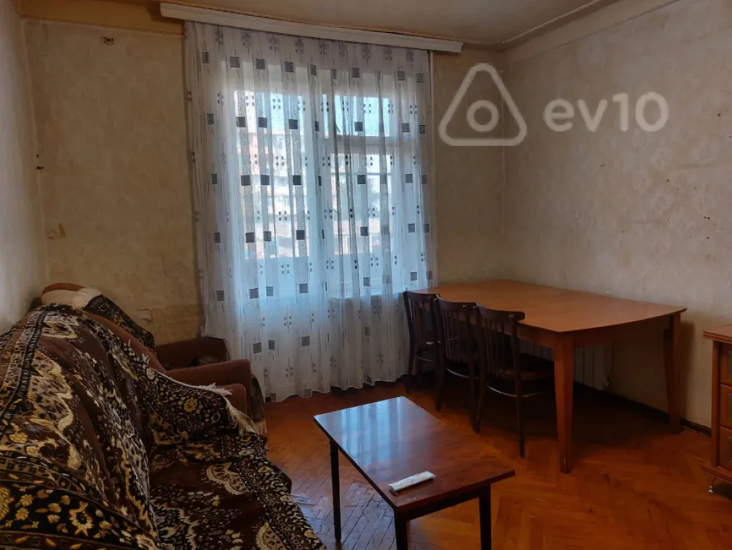 Kirayə verilir 2 otaqlı köhnə tikili 55 m²