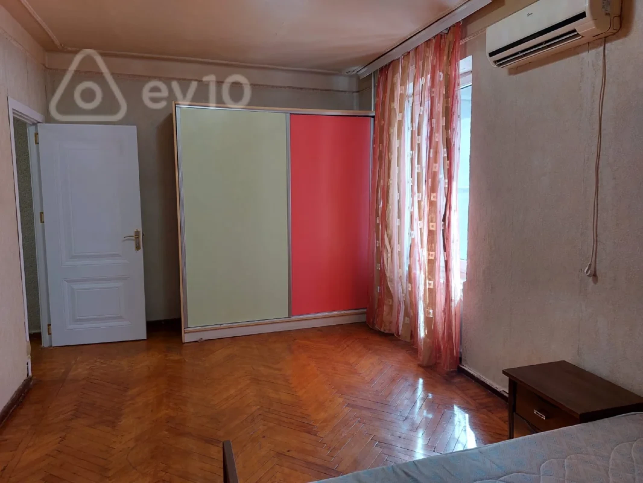 Kirayə verilir 2 otaqlı köhnə tikili 55 m²