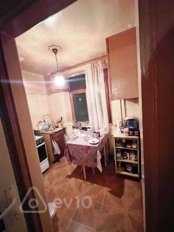 Satılır 2 otaqlı köhnə tikili 55 m²
