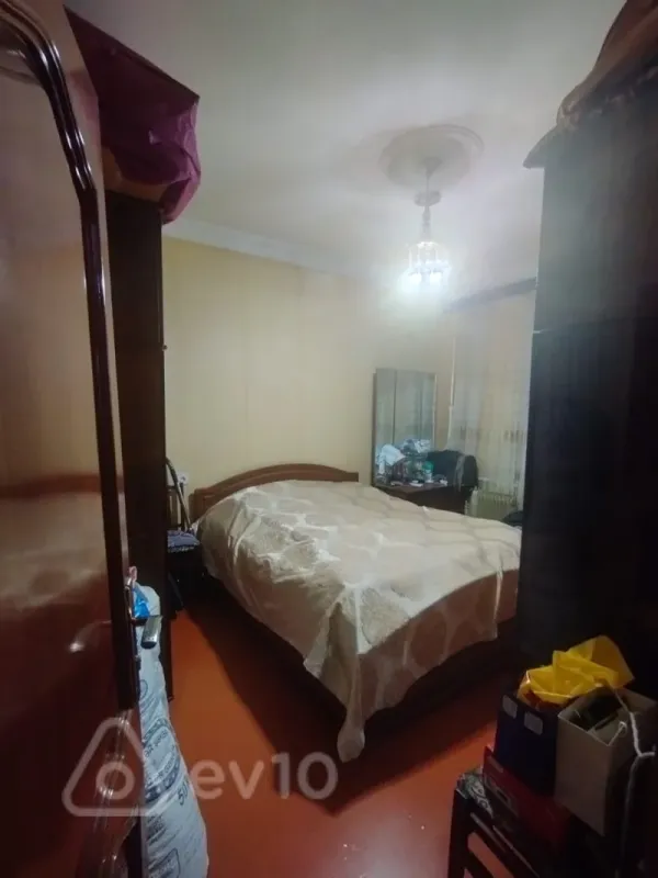 Satılır 4 otaqlı köhnə tikili 120 m²